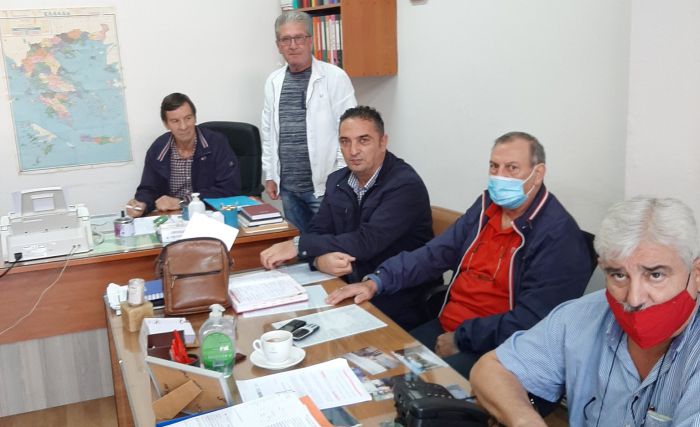 &Pi;. &Kappa;&alpha;&mu;&pi;&iota;&sigma;&iota;&omicron;ύ&lambda;&eta;&sigmaf;: "Ό&lambda;&omicron;&iota; &mu;&alpha;&zeta;ί &sigma;&tau;&omicron;&nu; &alpha;&gamma;ώ&nu;&alpha; &pi;&rho;&omicron;&kappa;&epsilon;&iota;&mu;έ&nu;&omicron;&upsilon; &nu;&alpha; &alpha;&pi;&omicron;&tau;&rho;έ&psi;&omicron;&upsilon;&mu;&epsilon; &tau;&eta;&nu; &iota;&delta;&iota;&omega;&tau;&iota;&kappa;&omicron;&pi;&omicron;ί&eta;&sigma;&eta; &tau;&eta;&sigmaf; &Delta;&Epsilon;&Eta;"