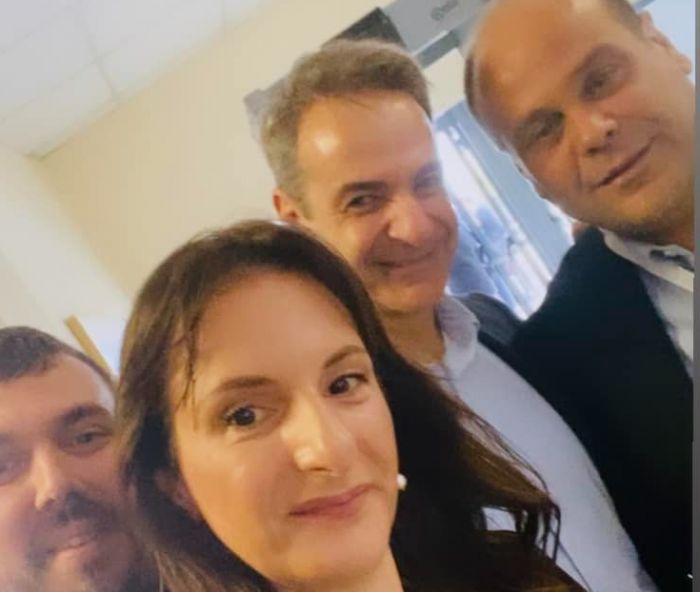 Selfie &mu;&epsilon; &tau;&omicron;&nu; &Mu;&eta;&tau;&sigma;&omicron;&tau;ά&kappa;&eta; &eta; &Beta;ά&lambda;&iota;&alpha; &Mu;&alpha;&upsilon;&rho;&alpha;ϊ&delta;&omicron;&pi;&omicron;ύ&lambda;&omicron;&upsilon;!