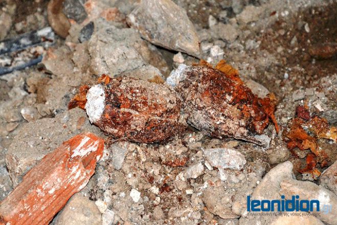 Βρήκαν χειροβομβίδες μέσα σε τοίχο στο Λεωνίδιο! (εικόνες)