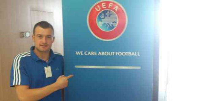 &Delta;&iota;&alpha;&iota;&tau;&eta;&sigma;ί&alpha; | &Sigma;&tau;&alpha; &Chi;&alpha;&nu;&iota;ά &omicron; &Pi;&epsilon;&tau;&rho;ό&pi;&omicron;&upsilon;&lambda;&omicron;&sigmaf;, &tau;&omicron;&nu; &Alpha;&sigma;&tau;έ&rho;&alpha; &sigma;&phi;&upsilon;&rho;ί&zeta;&epsilon;&iota; &omicron; &Kappa;&omicron;&upsilon;&mu;&pi;&alpha;&rho;ά&kappa;&eta;&sigmaf; &alpha;&pi;ό &tau;&eta; &Theta;&rho;ά&kappa;&eta;