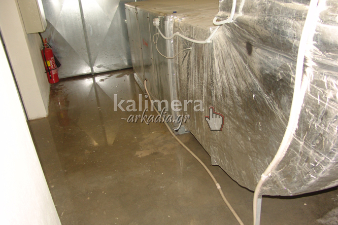 &Pi;&lambda;&eta;&mu;&mu;ύ&rho;&iota;&sigma;&epsilon; &tau;&omicron; &epsilon;&sigma;&omega;&tau;&epsilon;&rho;&iota;&kappa;ό &tau;&omicron;&upsilon; &Mu;&alpha;&lambda;&lambda;&iota;&alpha;&rho;&omicron;&pi;&omicron;&upsilon;&lambda;&epsilon;ί&omicron;&upsilon; &Theta;&epsilon;ά&tau;&rho;&omicron;&upsilon; (&epsilon;&iota;&kappa;ό&nu;&epsilon;&sigmaf; &kappa;&alpha;&iota; &beta;ί&nu;&tau;&epsilon;&omicron;)!