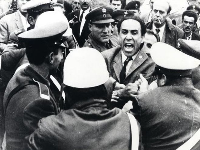 &Omicron; &Lambda;&Alpha;&Mu;&Pi;&Rho;&Alpha;&Kappa;&Eta;&Sigma; &Zeta;&Epsilon;&Iota; &sigma;&tau;&omicron;&upsilon;&sigmaf; &kappa;&alpha;&theta;&eta;&mu;&epsilon;&rho;&iota;&nu;&omicron;ύ&sigmaf; &alpha;&gamma;ώ&nu;&epsilon;&sigmaf;