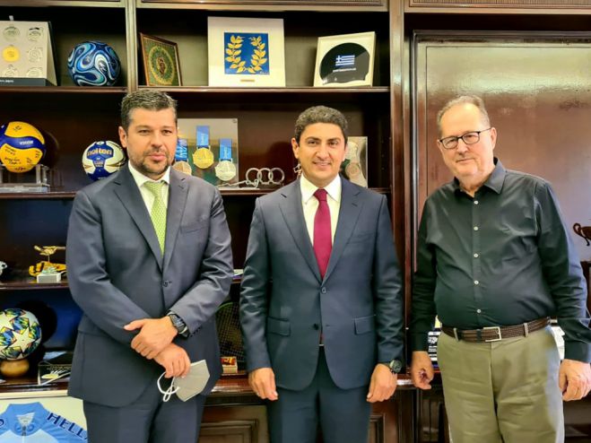 &Pi;&epsilon;&rho;&iota;&phi;έ&rho;&epsilon;&iota;&alpha;: "Έ&nu;&alpha; &alpha;&kappa;ό&mu;&alpha; &beta;ή&mu;&alpha; &pi;&iota;&omicron; &kappa;&omicron;&nu;&tau;ά &sigma;&tau;&eta; &delta;&eta;&mu;&iota;&omicron;&upsilon;&rho;&gamma;ί&alpha; &pi;ί&sigma;&tau;&alpha;&sigmaf; &delta;&iota;&epsilon;&theta;&nu;ώ&nu; &pi;&rho;&omicron;&delta;&iota;&alpha;&gamma;&rho;&alpha;&phi;ώ&nu; &gamma;&iota;&alpha; &alpha;&gamma;ώ&nu;&epsilon;&sigmaf; &mu;&omicron;&tau;&omicron;&kappa;&rho;ό&sigmaf; &sigma;&tau;&eta;&nu; &Mu;&epsilon;&gamma;&alpha;&lambda;ό&pi;&omicron;&lambda;&eta;"