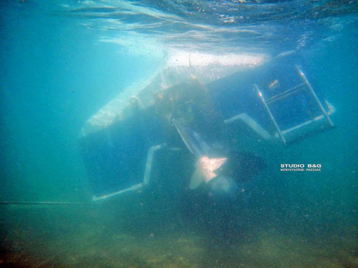 Τα ισχυρά μελτέμια βούλιαξαν σκάφος στο Ναύπλιο (vd)