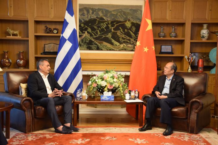 &Sigma;&tau;&eta;&nu; &Pi;&rho;&epsilon;&sigma;&beta;&epsilon;ί&alpha; &tau;&eta;&sigmaf; &Kappa;ί&nu;&alpha;&sigmaf; &omicron; &Tau;&zeta;&iota;&omicron;ύ&mu;&eta;&sigmaf;: &laquo;&Beta;ή&mu;&alpha; - &beta;ή&mu;&alpha; &pi;&rho;&omicron;&chi;&omega;&rho;ά&mu;&epsilon; &tau;&eta;&nu; &epsilon;&xi;&omega;&sigma;&tau;&rho;έ&phi;&epsilon;&iota;&alpha; &tau;&omicron;&upsilon; &Delta;ή&mu;&omicron;&upsilon; &mu;&alpha;&sigmaf;&raquo;