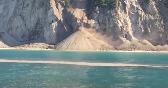 &Epsilon;&gamma;&kappa;&rho;&epsilon;&mu;&nu;&omicron;ί - &Alpha;&gamma;&nu;ώ&rho;&iota;&sigma;&tau;&eta; &eta; &pi;&alpha;&sigma;ί&gamma;&nu;&omega;&sigma;&tau;&eta; &pi;&alpha;&rho;&alpha;&lambda;ί&alpha; &mu;&epsilon;&tau;ά &tau;&omicron; &sigma;&epsilon;&iota;&sigma;&mu;ό... (vd)