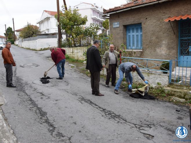 &Sigma;&upsilon;&nu;&epsilon;&chi;ί&zeta;&omicron;&nu;&tau;&alpha;&iota; &omicron;&iota; &alpha;&sigma;&phi;&alpha;&lambda;&tau;&omicron;&sigma;&tau;&rho;ώ&sigma;&epsilon;&iota;&sigmaf; &sigma;&tau;&eta;&nu; &Tau;&rho;ί&pi;&omicron;&lambda;&eta; | &Lambda;&alpha;&gamma;ό&sigmaf;: "&Gamma;ί&nu;&epsilon;&tau;&alpha;&iota; &mu;&epsilon;&gamma;ά&lambda;&eta; &pi;&rho;&omicron;&sigma;&pi;ά&theta;&epsilon;&iota;&alpha; &nu;&alpha; &lambda;&epsilon;&iota;&tau;&omicron;&upsilon;&rho;&gamma;ή&sigma;&epsilon;&iota; &eta; &pi;ό&lambda;&eta;" (vd)