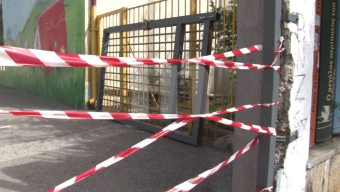Ελλάδα | Τρεις συλλήψεις για τον τραυματισμό 9χρονου μαθητή από καγκελόπορτα σχολείου