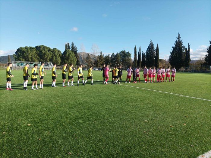 Πανθυρεατικός | Ήττα για τη Β&#039; ομάδα, νίκη για το παιδικό (εικόνες)