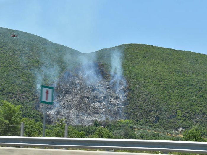 Επικοινωνία Χαρδαλιά - Νίκα για την πυρκαγιά κοντά στη Μονή Μπούρα!