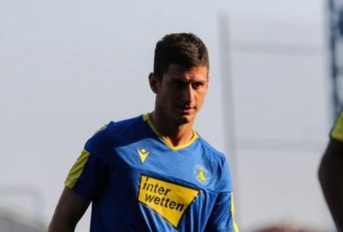 &Tau;&alpha;&sigma;&omicron;&upsilon;&lambda;ή&sigmaf;: &laquo;&Delta;&epsilon; &mu;&pi;&omicron;&rho;&omicron;ύ&mu;&epsilon; &nu;&alpha; &alpha;&pi;&alpha;&iota;&tau;&omicron;ύ&mu;&epsilon; &pi;&epsilon;&rho;&iota;&sigma;&sigma;ό&tau;&epsilon;&rho;&alpha; &mu;&epsilon; &mu;ό&lambda;&iota;&sigmaf; &mu;ί&alpha; &phi;ά&sigma;&eta; &sigma;&epsilon; 90 &lambda;&epsilon;&pi;&tau;ά&raquo;