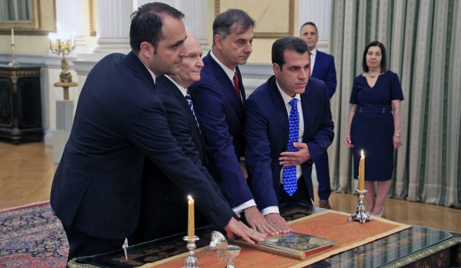 Ορκίστηκαν Θάνος Πλεύρης και οι τρεις νέοι υφυπουργοί της κυβέρνησης