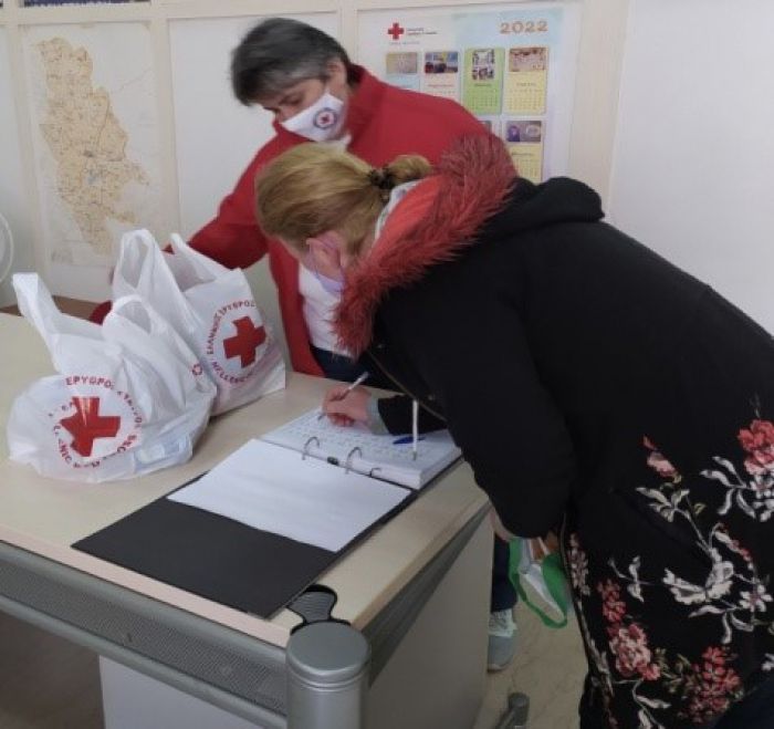 "&Delta;έ&mu;&alpha;&tau;&alpha; &alpha;&gamma;ά&pi;&eta;&sigmaf;" &alpha;&pi;ό &tau;&omicron;&nu; &Epsilon;&rho;&upsilon;&theta;&rho;ό &Sigma;&tau;&alpha;&upsilon;&rho;ό &sigma;&tau;&eta;&nu; &Tau;&rho;ί&pi;&omicron;&lambda;&eta;