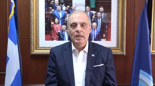&Beta;&epsilon;&lambda;ό&pi;&omicron;&upsilon;&lambda;&omicron;&sigmaf;: "&Omicron;&iota; &alpha;&gamma;&rho;ό&tau;&epsilon;&sigmaf; &nu;&alpha; &kappa;&lambda;&epsilon;ί&sigma;&omicron;&upsilon;&nu; &tau;&omicron; &Mu;έ&gamma;&alpha;&rho;&omicron; &Mu;&alpha;&xi;ί&mu;&omicron;&upsilon;"