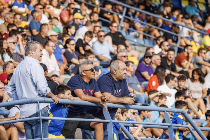 &Pi;&alpha;ί&zeta;&epsilon;&iota; &gamma;&iota;&alpha; &tau;&omicron; &Kappa;ύ&pi;&epsilon;&lambda;&lambda;&omicron; &mu;&epsilon; &tau;&omicron;&nu; Ά&rho;&eta; &omicron; &Alpha;&sigma;&tau;έ&rho;&alpha;&sigmaf; - &Kappa;&upsilon;&kappa;&lambda;&omicron;&phi;ό&rho;&eta;&sigma;&alpha;&nu; &tau;&alpha; &epsilon;&iota;&sigma;&iota;&tau;ή&rho;&iota;&alpha;