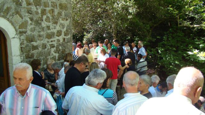 &Eta; &gamma;&iota;&omicron;&rho;&tau;ή &tau;&eta;&sigmaf; &Alpha;&gamma;ί&alpha;&sigmaf; &Mu;&alpha;&rho;ί&nu;&alpha;&sigmaf; &sigma;&tau;&alpha; &Lambda;&alpha;&gamma;&kappa;ά&delta;&iota;&alpha; (&epsilon;&iota;&kappa;ό&nu;&epsilon;&sigmaf;)