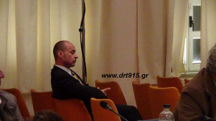 &Gamma;. &Mu;&pi;&omicron;&upsilon;&lambda;&omicron;ύ&kappa;&omicron;&sigmaf;: &laquo;&Upsilon;&pi;ά&rho;&chi;&epsilon;&iota; &epsilon;&mu;&pi;ά&theta;&epsilon;&iota;&alpha; &pi;&rho;&omicron;&sigmaf; &tau;&omicron; &pi;&rho;ό&sigma;&omega;&pi;ό &mu;&omicron;&upsilon;&raquo;