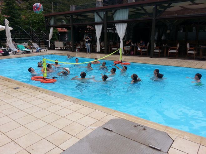 &Tau;&omicron; pool party &tau;&omicron;&upsilon; &omicron;&mu;ί&lambda;&omicron;&upsilon; &tau;έ&nu;&iota;&sigmaf; &tau;&eta;&sigmaf; &Alpha;&Epsilon;&Kappa; &Tau;&rho;ί&pi;&omicron;&lambda;&eta;&sigmaf; (&epsilon;&iota;&kappa;ό&nu;&epsilon;&sigmaf;)!
