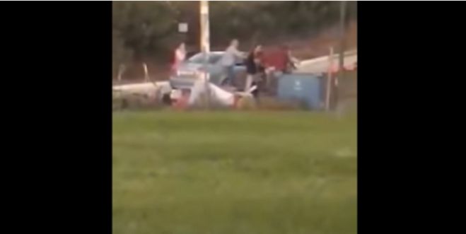 Ά&gamma;&rho;&iota;&omicron; &xi;ύ&lambda;&omicron; &mu;&epsilon;&tau;ά &alpha;&pi;ό &tau;&rho;&omicron;&chi;&alpha;ί&omicron; &sigma;&tau;&eta;&nu; &Pi;ά&tau;&rho;&alpha;! (vd)