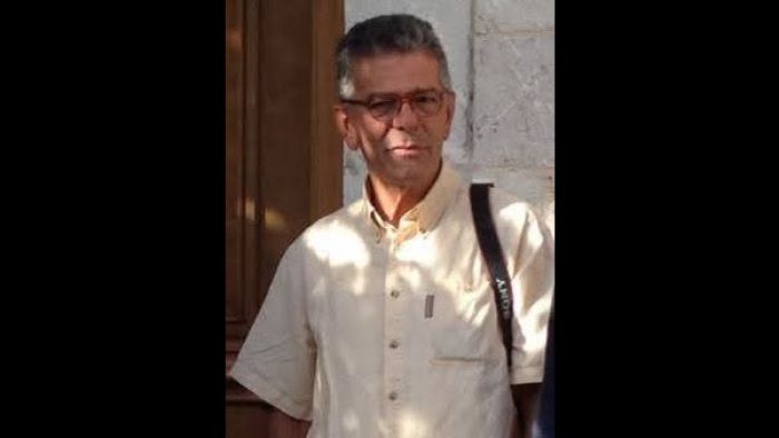 Έ&phi;&upsilon;&gamma;&epsilon; &alpha;&pi;ό &tau;&eta; &zeta;&omega;ή &omicron; &pi;&rho;ώ&eta;&nu; &Alpha;&nu;&tau;&iota;&pi;&rho;ό&epsilon;&delta;&rho;&omicron;&sigmaf; &tau;&omega;&nu; Ά&nu;&theta;&epsilon;&omega;&nu; &tau;&eta;&sigmaf; &Pi;έ&tau;&rho;&alpha;&sigmaf;, &Gamma;&iota;ώ&rho;&gamma;&omicron;&sigmaf; &Kappa;&alpha;&tau;&sigma;&iota;&omicron;ύ&phi;&eta;&sigmaf;