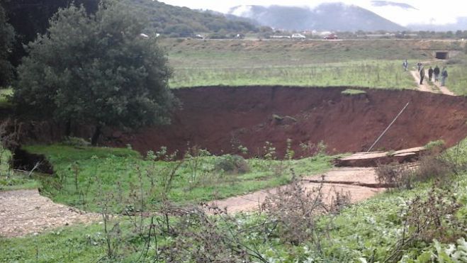 &Iota;&omega;ά&nu;&nu;&iota;&nu;&alpha; - &Omicron; &sigma;&epsilon;&iota;&sigma;&mu;ό&sigmaf; &pi;&rho;&omicron;&kappa;ά&lambda;&epsilon;&sigma;&epsilon; &mu;&epsilon;&gamma;ά&lambda;&eta; &kappa;&alpha;&theta;ί&zeta;&eta;&sigma;&eta; έ&xi;&omega; &alpha;&pi;ό &omicron;&iota;&kappa;&iota;&sigma;&mu;ό (&epsilon;&iota;&kappa;ό&nu;&epsilon;&sigmaf;)