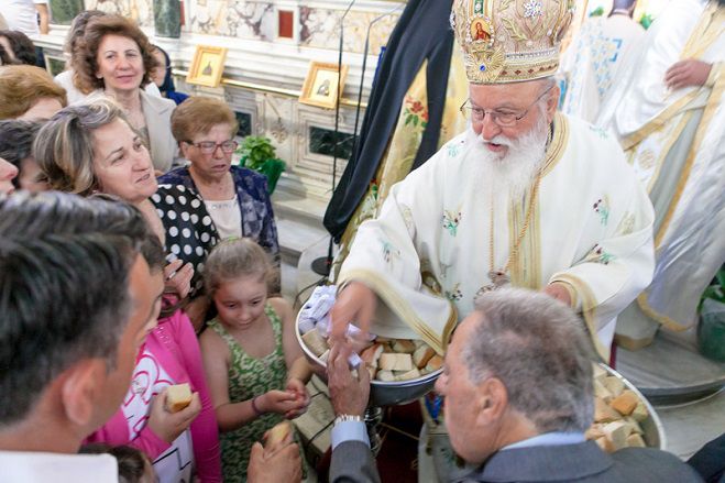 &Eta; &epsilon;&omicron;&rho;&tau;ή &tau;&eta;&sigmaf; &Pi;&epsilon;&nu;&tau;&eta;&kappa;&omicron;&sigma;&tau;ή&sigmaf; &sigma;&tau;&omicron; &Mu;&eta;&tau;&rho;&omicron;&pi;&omicron;&lambda;&iota;&tau;&iota;&kappa;ό &Nu;&alpha;ό &tau;&eta;&sigmaf; &Tau;&rho;ί&pi;&omicron;&lambda;&eta;&sigmaf;