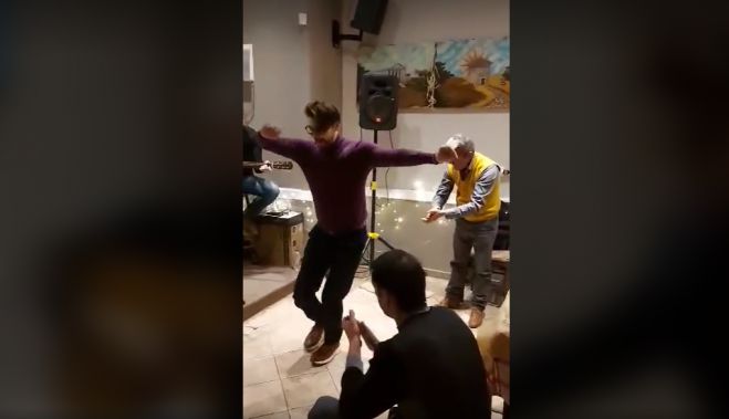 &Tau;&omicron; &zeta;&epsilon;ϊ&mu;&pi;έ&kappa;&iota;&kappa;&omicron; &tau;&omicron;&upsilon; &Nu;ί&kappa;&omicron;&upsilon; &Phi;&lambda;ώ&rho;&omicron;&upsilon; &tau;&eta;&nu; &Tau;&sigma;&iota;&kappa;&nu;&omicron;&pi;έ&mu;&pi;&tau;&eta;! (vd)