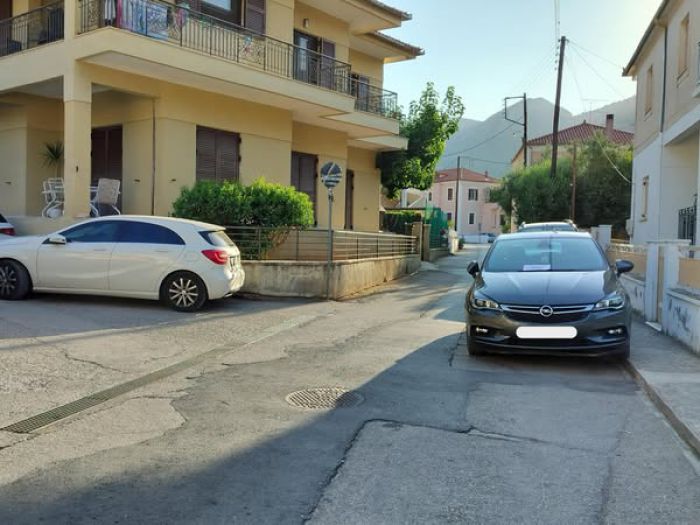 Δήμος Νότιας Κυνουρίας: "Οι συμπολίτες να αποφεύγουν τη στάθμευση οχημάτων σε σημεία όπου εμποδίζεται η διέλευση του απορριμματοφόρου"