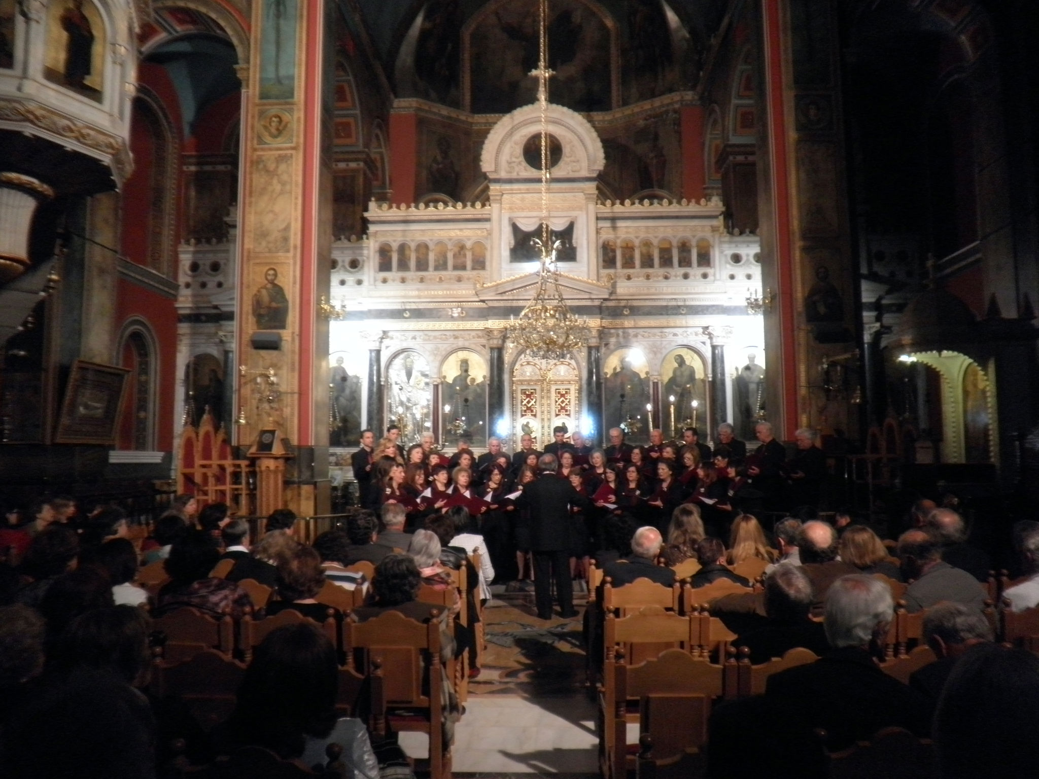 &Sigma;&tau;&iota;&gamma;&mu;έ&sigmaf; &alpha;&pi;ό &tau;&omicron; 4&omicron; &Chi;&omicron;&rho;&omega;&delta;&iota;&alpha;&kappa;ό &Theta;&rho;&eta;&sigma;&kappa;&epsilon;&upsilon;&tau;&iota;&kappa;ό &Phi;&epsilon;&sigma;&tau;&iota;&beta;ά&lambda; &Tau;&rho;&iota;&pi;ό&lambda;&epsilon;&omega;&sigmaf;
