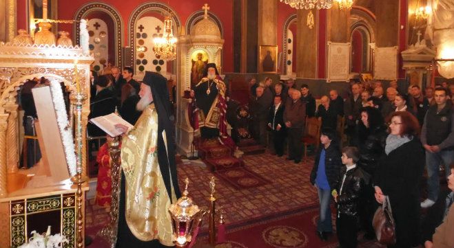 &Eta; &Alpha;&kappa;&omicron;&lambda;&omicron;&upsilon;&theta;ί&alpha; &tau;&omicron;&upsilon; &Alpha;&kappa;ά&theta;&iota;&sigma;&tau;&omicron;&upsilon; Ύ&mu;&nu;&omicron;&upsilon; &sigma;&tau;&eta;&nu; &Tau;&rho;ί&pi;&omicron;&lambda;&eta; (&epsilon;&iota;&kappa;ό&nu;&epsilon;&sigmaf;)