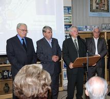 &Omicron; &laquo;&Omicron;&rho;&phi;έ&alpha;&sigmaf;&raquo; &Tau;&rho;ί&pi;&omicron;&lambda;&eta;&sigmaf; &tau;ί&mu;&eta;&sigma;&epsilon; &tau;&omicron;&nu; &mu;&alpha;έ&sigma;&tau;&rho;&omicron; &kappa;. &Beta;&alpha;&sigma;ί&lambda;&eta; &Tau;&zeta;&alpha;&beta;ά&rho;&alpha; (vd, &epsilon;&iota;&kappa;ό&nu;&epsilon;&sigmaf;)