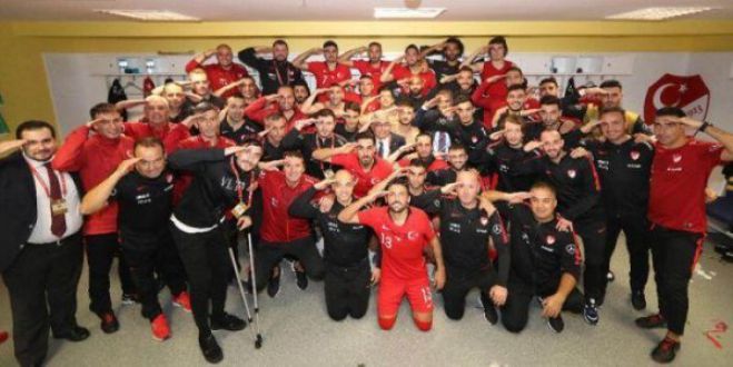 &Pi;&rho;ό&kappa;&lambda;&eta;&sigma;&eta; | &Tau;&omicron;ύ&rho;&kappa;&omicron;&iota; &alpha;&theta;&lambda;&eta;&tau;έ&sigmaf; "&chi;&alpha;&iota;&rho;&epsilon;&tau;ί&zeta;&omicron;&upsilon;&nu;" &tau;&eta;&nu; &epsilon;&iota;&sigma;&beta;&omicron;&lambda;ή &sigma;&tau;&eta; &Sigma;&upsilon;&rho;ί&alpha; &pi;&omicron;&upsilon; έ&chi;&epsilon;&iota; &omega;&sigmaf; &alpha;&pi;&omicron;&tau;έ&lambda;&epsilon;&sigma;&mu;&alpha; &tau;&omicron;&nu; &theta;ά&nu;&alpha;&tau;&omicron; &delta;&epsilon;&kappa;ά&delta;&omega;&nu; &alpha;&nu;&theta;&rho;ώ&pi;&omega;&nu; ...