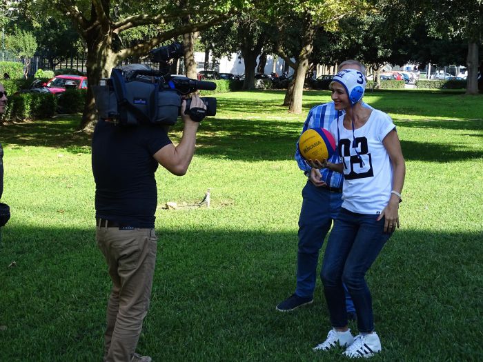 &Mu;&epsilon; &delta;&iota;&kappa;ή &tau;&eta;&sigmaf; &alpha;&theta;&lambda;&eta;&tau;&iota;&kappa;ή &epsilon;&kappa;&pi;&omicron;&mu;&pi;ή &sigma;&tau;&eta;&nu; &Epsilon;&Rho;&Tau; &eta; Έ&lambda;&epsilon;&nu;&alpha; &Mu;&pi;&omicron;&upsilon;&zeta;&alpha;&lambda;ά &alpha;&pi;ό &tau;&eta;&nu; &Tau;&rho;ί&pi;&omicron;&lambda;&eta; (vd)