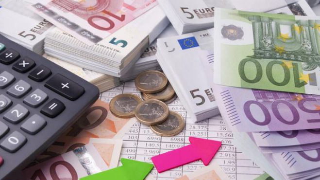 Στα 650 € ο κατώτατος μισθός | Τι αλλάζει για επιδόματα και εισφορές (πίνακας)