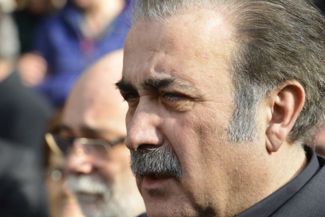 Συντετριμμένος ο Λάκης Λαζόπουλος – Συγκλονιστικός ο αποχαιρετισμός στη μητέρα του (εικόνες)