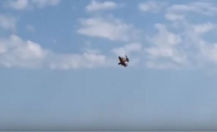 &Beta;ί&nu;&tau;&epsilon;o-&sigma;&omicron;&kappa; | &Eta; &sigma;&tau;&iota;&gamma;&mu;ή &tau;&eta;&sigmaf; &sigma;ύ&gamma;&kappa;&rho;&omicron;&upsilon;&sigma;&eta;&sigmaf; &delta;ύ&omicron; &alpha;&epsilon;&rho;&omicron;&sigma;&kappa;&alpha;&phi;ώ&nu; &sigma;&tau;&omicron;&nu; &alpha;έ&rho;&alpha; - &Nu;&epsilon;&kappa;&rho;ό&sigmaf; &omicron; έ&nu;&alpha;&sigmaf; &pi;&iota;&lambda;ό&tau;&omicron;&sigmaf; (vd)