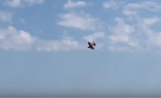 &Beta;ί&nu;&tau;&epsilon;o-&sigma;&omicron;&kappa; | &Eta; &sigma;&tau;&iota;&gamma;&mu;ή &tau;&eta;&sigmaf; &sigma;ύ&gamma;&kappa;&rho;&omicron;&upsilon;&sigma;&eta;&sigmaf; &delta;ύ&omicron; &alpha;&epsilon;&rho;&omicron;&sigma;&kappa;&alpha;&phi;ώ&nu; &sigma;&tau;&omicron;&nu; &alpha;έ&rho;&alpha; - &Nu;&epsilon;&kappa;&rho;ό&sigmaf; &omicron; έ&nu;&alpha;&sigmaf; &pi;&iota;&lambda;ό&tau;&omicron;&sigmaf; (vd)