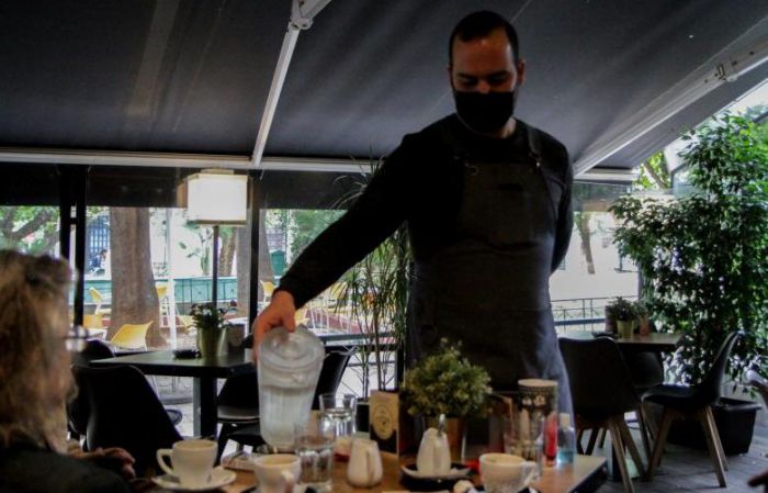 &Epsilon;&pi;&iota;&sigma;&tau;&rho;έ&phi;&epsilon;&iota; &eta; &mu;&omicron;&upsilon;&sigma;&iota;&kappa;ή &sigma;&epsilon; &mu;&pi;&alpha;&rho; &kappa;&alpha;&iota; &epsilon;&sigma;&tau;ί&alpha;&sigma;&eta;;