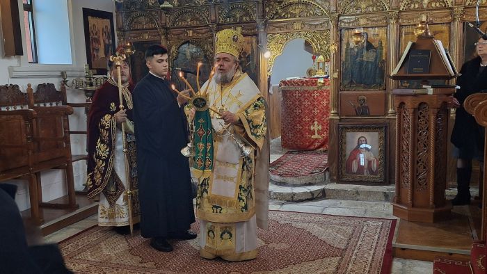 &Omicron; &Mu;&eta;&tau;&rho;&omicron;&pi;&omicron;&lambda;ί&tau;&eta;&sigmaf; &Nu;&iota;&kappa;&eta;&phi;ό&rho;&omicron;&sigmaf; &sigma;&tau;&alpha; &Mu;&alpha;&lambda;&lambda;&omega;&tau;ά &Mu;&epsilon;&gamma;&alpha;&lambda;ό&pi;&omicron;&lambda;&eta;&sigmaf; (&epsilon;&iota;&kappa;ό&nu;&epsilon;&sigmaf;)