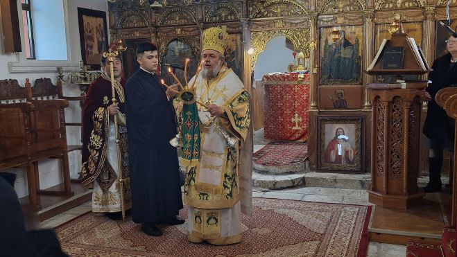 &Omicron; &Mu;&eta;&tau;&rho;&omicron;&pi;&omicron;&lambda;ί&tau;&eta;&sigmaf; &Nu;&iota;&kappa;&eta;&phi;ό&rho;&omicron;&sigmaf; &sigma;&tau;&alpha; &Mu;&alpha;&lambda;&lambda;&omega;&tau;ά &Mu;&epsilon;&gamma;&alpha;&lambda;ό&pi;&omicron;&lambda;&eta;&sigmaf; (&epsilon;&iota;&kappa;ό&nu;&epsilon;&sigmaf;)