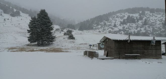 &Sigma;&epsilon; &lambda;&epsilon;&upsilon;&kappa;ό &phi;ό&nu;&tau;&omicron; &tau;&omicron; &Chi;&iota;&omicron;&nu;&omicron;&delta;&rho;&omicron;&mu;&iota;&kappa;ό &Kappa;έ&nu;&tau;&rho;&omicron; &Mu;&alpha;&iota;&nu;ά&lambda;&omicron;&upsilon; (&epsilon;&iota;&kappa;ό&nu;&epsilon;&sigmaf;)