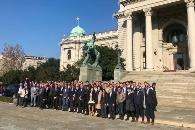 &Sigma;&tau;&omicron; &epsilon;&tau;ή&sigma;&iota;&omicron; &sigma;&upsilon;&nu;έ&delta;&rho;&iota;&omicron; &tau;&eta;&sigmaf; Macron &omicron; &Alpha;&sigma;&tau;έ&rho;&alpha;&sigmaf;