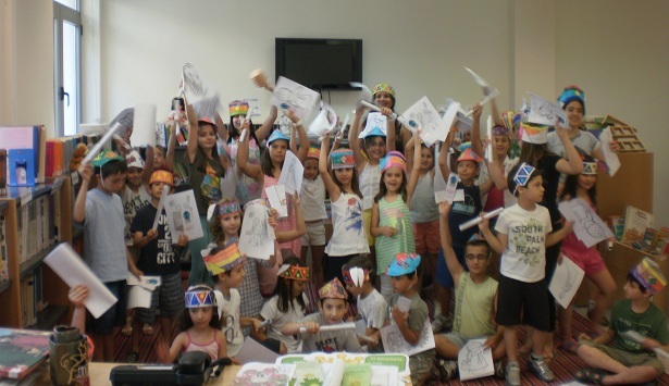 &lsquo;&Tau;&alpha; &chi;&rho;&omega;&mu;&alpha;&tau;&iota;&sigma;&tau;ά &kappa;&alpha;&pi;έ&lambda;&alpha; &alpha;&phi;&eta;&gamma;&omicron;ύ&nu;&tau;&alpha;&iota; &iota;&sigma;&tau;&omicron;&rho;ί&epsilon;&sigmaf;&rsquo; &sigma;&tau;&eta; &Beta;&iota;&beta;&lambda;&iota;&omicron;&theta;ή&kappa;&eta; &tau;&eta;&sigmaf; &Tau;&rho;ί&pi;&omicron;&lambda;&eta;&sigmaf; (&epsilon;&iota;&kappa;ό&nu;&epsilon;&sigmaf; &kappa;&alpha;&iota; &beta;ί&nu;&tau;&epsilon;&omicron;)