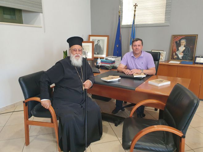 &Mu;&epsilon; &tau;&omicron;&nu; &Delta;ή&mu;&alpha;&rho;&chi;&omicron; &Beta;ό&rho;&epsilon;&iota;&alpha;&sigmaf; &Kappa;&upsilon;&nu;&omicron;&upsilon;&rho;ί&alpha;&sigmaf; &sigma;&upsilon;&nu;&alpha;&nu;&tau;ή&theta;&eta;&kappa;&epsilon; &omicron; &Mu;&eta;&tau;&rho;&omicron;&pi;&omicron;&lambda;ί&tau;&eta;&sigmaf; &Alpha;&lambda;έ&xi;&alpha;&nu;&delta;&rho;&omicron;&sigmaf;