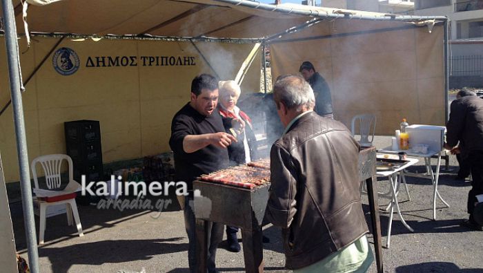 Άρχισε το τσίκνισμα στην Μεταμόρφωση! (vd)