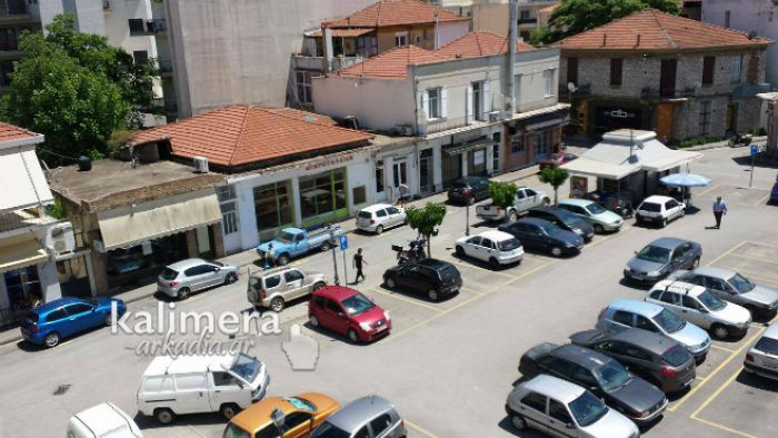 Κι όμως … Αυτός ο δρόμος στην Τρίπολη είναι διπλής κατεύθυνσης! Πότε θα μονοδρομηθεί;