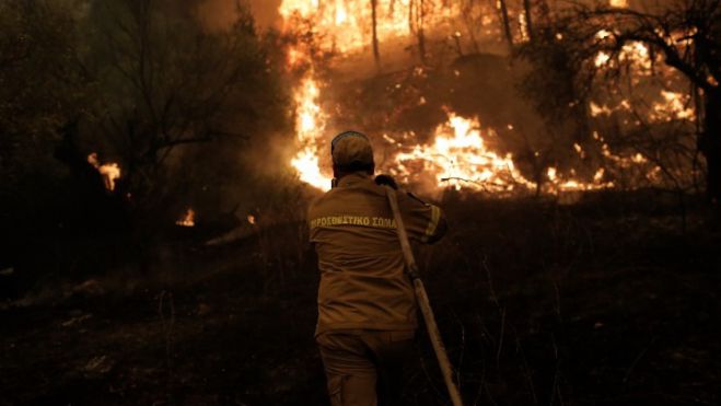 &Sigma;&tau;&eta;&nu; &omicron;&rho;&epsilon;&iota;&nu;ή &pi;&epsilon;&rho;&iota;&omicron;&chi;ή &tau;&eta;&sigmaf; &Delta;&epsilon;&sigma;&phi;ί&nu;&alpha;&sigmaf; &kappa;&alpha;ί&epsilon;&iota; &mu;έ&tau;&omega;&pi;&omicron; &tau;&eta;&sigmaf; &phi;&omega;&tau;&iota;ά&sigmaf; &sigma;&tau;&omicron; &delta;ή&mu;&omicron; &Alpha;&nu;&alpha;&tau;&omicron;&lambda;&iota;&kappa;ή&sigmaf; &Mu;ά&nu;&eta;&sigmaf;