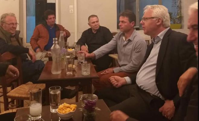 &Tau;&omicron; &Epsilon;&lambda;&alpha;&iota;&omicron;&chi;ώ&rho;&iota; &epsilon;&pi;&iota;&sigma;&kappa;έ&phi;&theta;&eta;&kappa;&epsilon; &omicron; &Sigma;&mu;&upsilon;&rho;&nu;&iota;ώ&tau;&eta;&sigmaf;