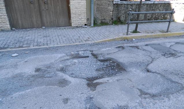 &Omicron;&iota; &epsilon;&pi;&iota;&kappa;ί&nu;&delta;&upsilon;&nu;&epsilon;&sigmaf; &lambda;&alpha;&kappa;&kappa;&omicron;ύ&beta;&epsilon;&sigmaf; &tau;&eta;&sigmaf; &omicron;&delta;&omicron;ύ &laquo;28&eta;&sigmaf; &Omicron;&kappa;&tau;&omega;&beta;&rho;ί&omicron;&upsilon;&raquo; &sigma;&tau;&eta;&nu; &Tau;&rho;ί&pi;&omicron;&lambda;&eta; (&epsilon;&iota;&kappa;ό&nu;&epsilon;&sigmaf;)