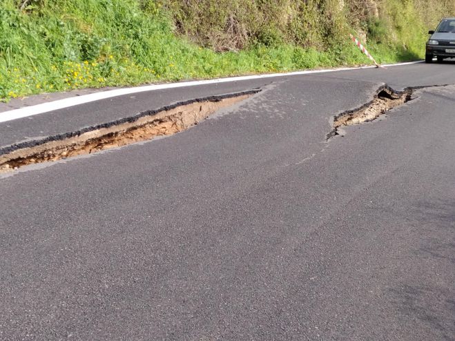 Διαλύθηκε ο δρόμος στην είσοδο της Χώρας Γορτυνίας (εικόνες)